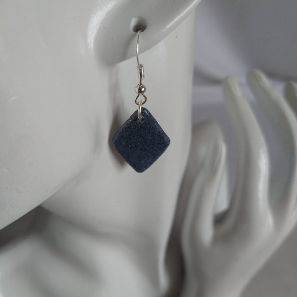 Handmade gray polymer clay earrings. Boucles d'oreilles fait à la main - Picture 5 of 6